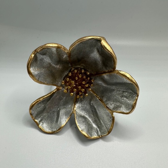 New Mackenzie Childs Sweet Brair Napkin Ring Silver Flower - Picture 6 of 7